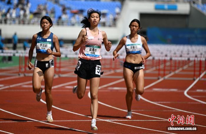 还举行了文, 人颁奖, 为本届运动