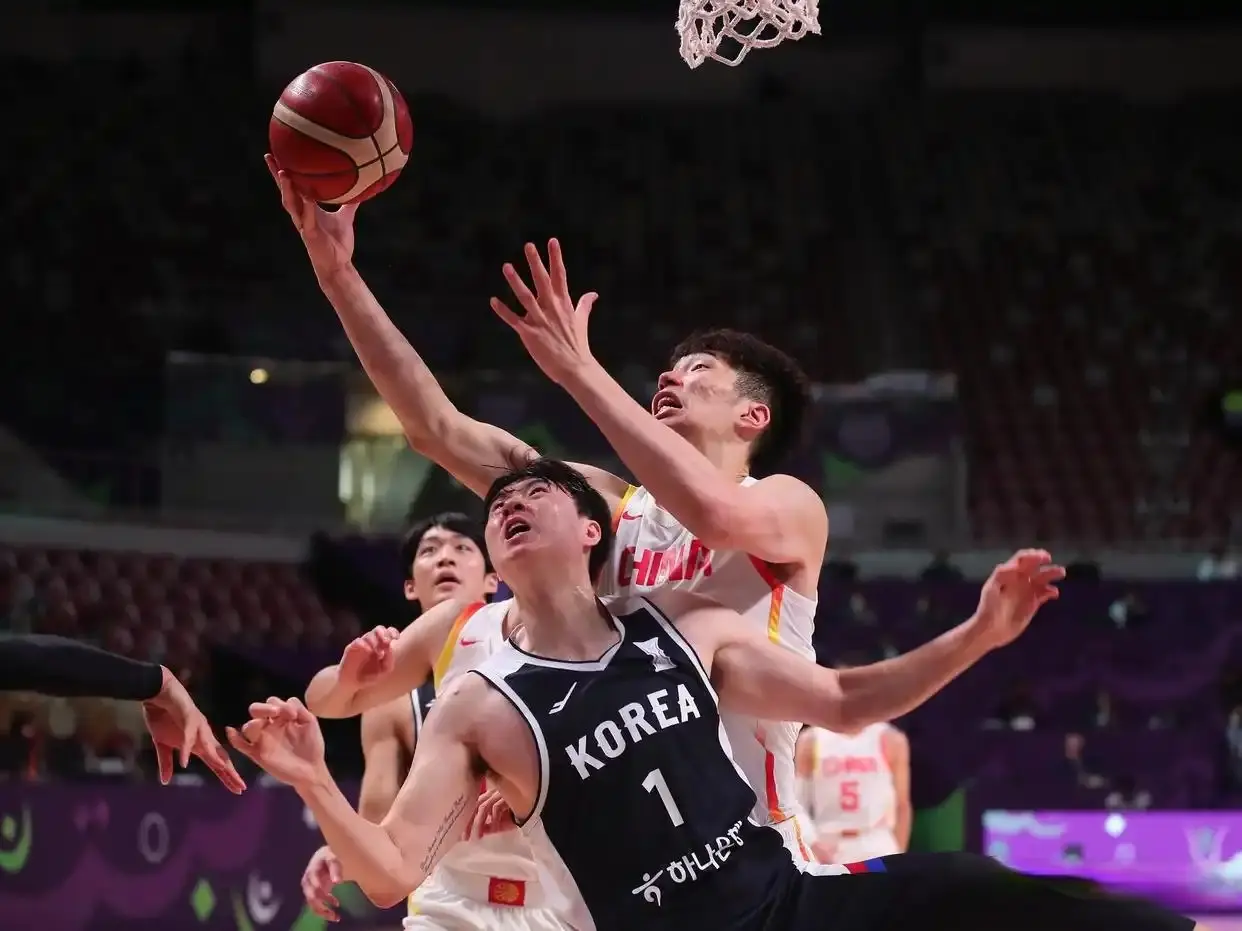 赛中, 裁判还在努 赛中, 裁判还在努