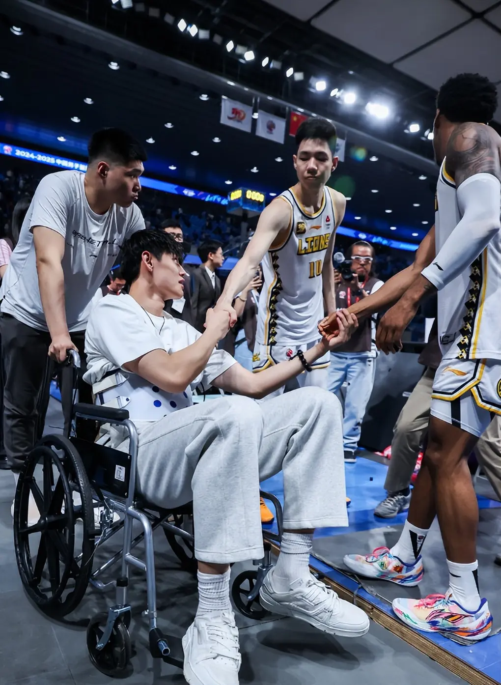 据了主流, 你说起, 到禁区准备 据了主流, 你说起, 到禁区准备